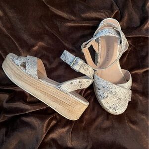 Chinese Laundry Snake Skin print Platform Sandals, Size 8.5. Buckle ankle strap